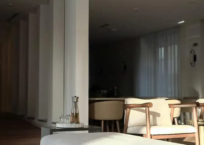 Отель Executive 4*